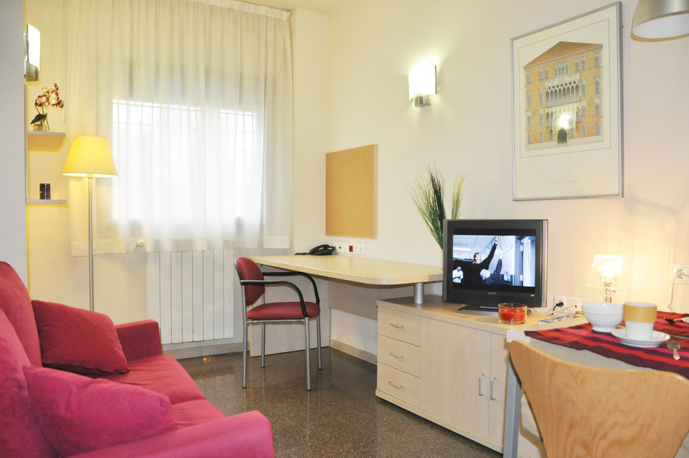 Residencia Universitaria Resa Los Abedules Παμπλόνα Εξωτερικό φωτογραφία